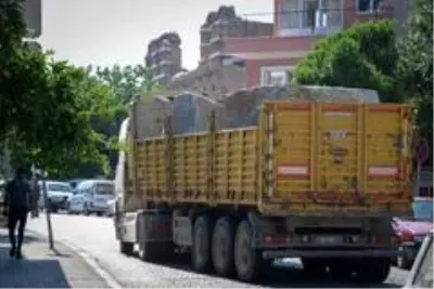 Bergama'nın tarihi eserleri tır ve kamyon tehdidinden kurtuluyor Bergama'nın tarihi eserleri tır ve kamyon tehdidinden kurtuluyor
