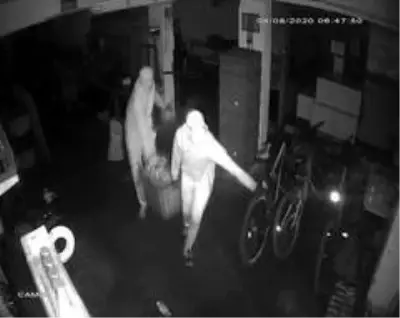 Aynı dükkanı iki kere soyan hırsızlar, 500 bin lira değerindeki malzemeleri çalıp sırra kadem bastı Aynı dükkanı iki kere soyan hırsızlar, 500 bin lira değerindeki malzemeleri çalıp sırra kadem bastı