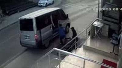 Aynı dükkanı iki kere soyan hırsızlar, 500 bin lira değerindeki malzemeleri çalıp sırra kadem bastı Aynı dükkanı iki kere soyan hırsızlar, 500 bin lira değerindeki malzemeleri çalıp sırra kadem bastı