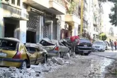 Beyrut'ta molozlar kaldırılıyor Beyrut'ta molozlar kaldırılıyor
