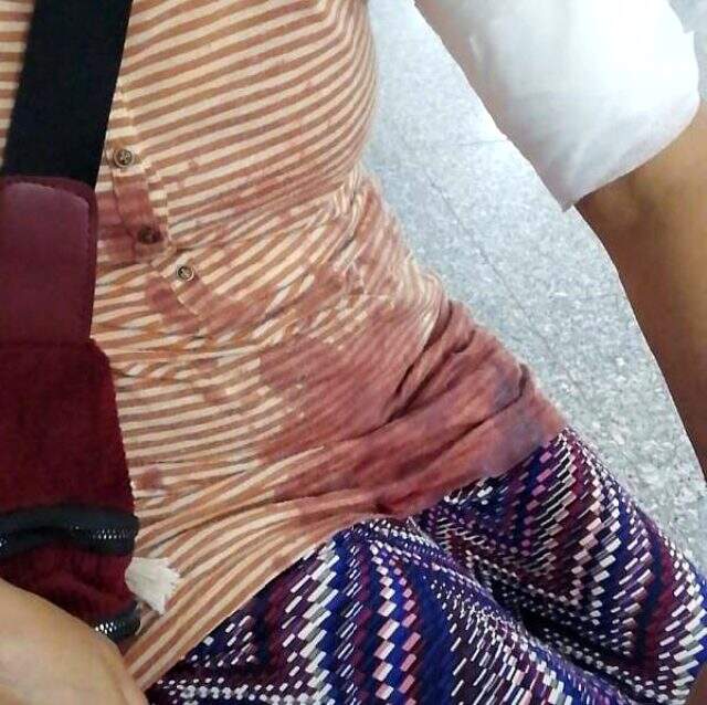 Boşanma isteğini hazmedemeyen koca, 3 çocuğunun gözleri önünde eşine saldırdı