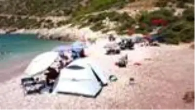 DATÇA'DA KOYLAR ÇADIRLARIN İŞGALİ ALTINDA DATÇA'DA KOYLAR ÇADIRLARIN İŞGALİ ALTINDA