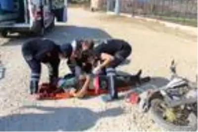 Devrilen motosikletin sürücüsü ağır yaralandı Devrilen motosikletin sürücüsü ağır yaralandı