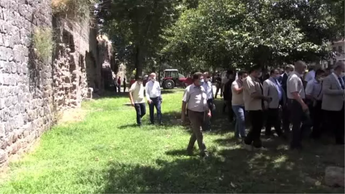 Diyarbakır Büyükşehir Belediyesi, tarihi surlardaki 6 burcu restore