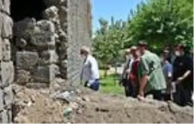 Diyarbakır Surları'nda temizlik ve restorasyon çalışması Diyarbakır Surları'nda temizlik ve restorasyon çalışması