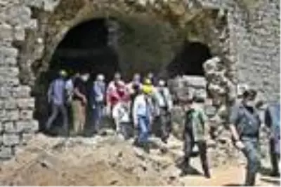 Diyarbakır Surları'nda temizlik ve restorasyon çalışması Diyarbakır Surları'nda temizlik ve restorasyon çalışması