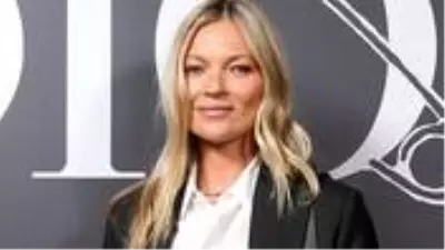 Dünyaca ünlü model Kate Moss, bikinili görüntülenmekten kurtulamadı Dünyaca ünlü model Kate Moss, bikinili görüntülenmekten kurtulamadı