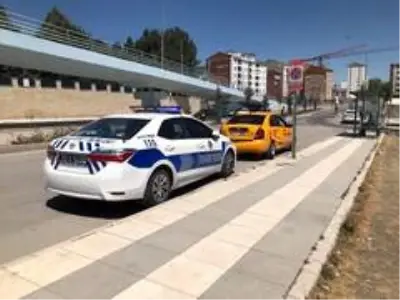 Elazığ'da trafik kazası: 3 yaralı Elazığ'da trafik kazası: 3 yaralı