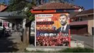 Fanatik çeşme şampiyon Medipol Başakşehir'in renklerine boyandı Fanatik çeşme şampiyon Medipol Başakşehir'in renklerine boyandı