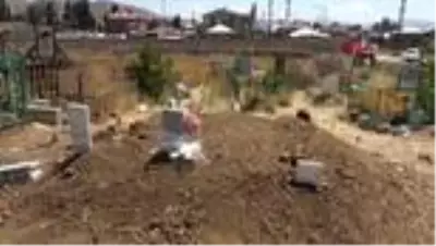 Son dakika haberleri | HAKKARİ Kazada hayatını kaybeden ve evlilik hazırlığındaki Savaş ile Aysun toprağa verildi Son dakika haberleri | HAKKARİ Kazada hayatını kaybeden ve evlilik hazırlığındaki Savaş ile Aysun toprağa verildi