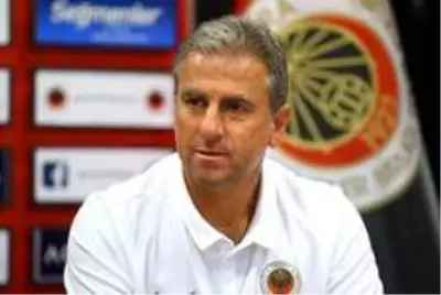 Hamza Hamzaoğlu, Fatih Terim'in yardımcısı olacağına dair çıkan iddiaları yalanladı Hamza Hamzaoğlu, Fatih Terim'in yardımcısı olacağına dair çıkan iddiaları yalanladı