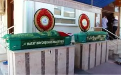 Son dakika... Hataylı gurbetçi aile toprağa verildi Son dakika... Hataylı gurbetçi aile toprağa verildi