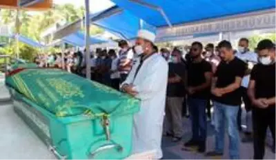 Son dakika... Hataylı gurbetçi aile toprağa verildi Son dakika... Hataylı gurbetçi aile toprağa verildi