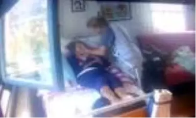 Vicdansız bakıcı, İstiklal Gazisinin yatalak eşine şiddet uyguladı! Olay anı kamerada Vicdansız bakıcı, İstiklal Gazisinin yatalak eşine şiddet uyguladı! Olay anı kamerada