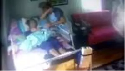 Vicdansız bakıcı, İstiklal Gazisinin yatalak eşine şiddet uyguladı! Olay anı kamerada Vicdansız bakıcı, İstiklal Gazisinin yatalak eşine şiddet uyguladı! Olay anı kamerada