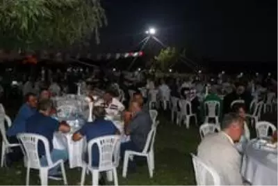 Vakaların arttığı şu günlerde tepki çeken görüntü! İYİ Parti'nin programında maske ve sosyal mesafe hiçe sayıldı Vakaların arttığı şu günlerde tepki çeken görüntü! İYİ Parti'nin programında maske ve sosyal mesafe hiçe sayıldı
