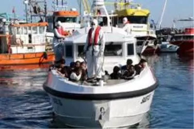 İzmir'de 82 sığınmacı kurtarıldı İzmir'de 82 sığınmacı kurtarıldı