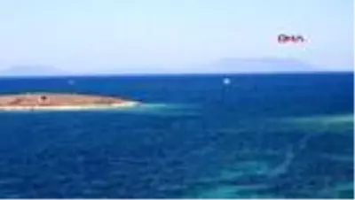 İZMİR TEKNE FACİASINDA KAYBOLAN ÇOCUĞU ARAMA ÇALIŞMALARI SÜRÜYOR İZMİR TEKNE FACİASINDA KAYBOLAN ÇOCUĞU ARAMA ÇALIŞMALARI SÜRÜYOR