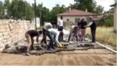 Kaymakam Solak, parke taşı döşeme çalışmalarını inceledi Kaymakam Solak, parke taşı döşeme çalışmalarını inceledi