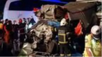 Son dakika haberi... Kocaeli'de zincirleme kaza: 1 ölü, 2 yaralı (1) Son dakika haberi... Kocaeli'de zincirleme kaza: 1 ölü, 2 yaralı (1)