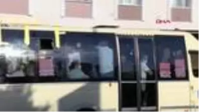 KÜÇÜKÇEKMECE'DE MİNİBÜSLERDE TIKA BASA YOLCULUK KÜÇÜKÇEKMECE'DE MİNİBÜSLERDE TIKA BASA YOLCULUK