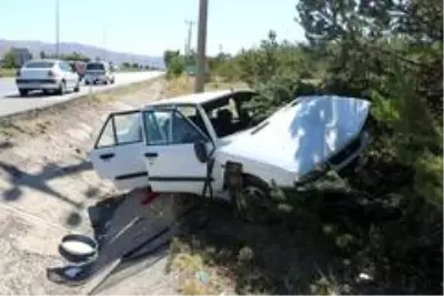 Son dakika haber | Otomobil yoldan çıktı: 2 yaralı Son dakika haber | Otomobil yoldan çıktı: 2 yaralı