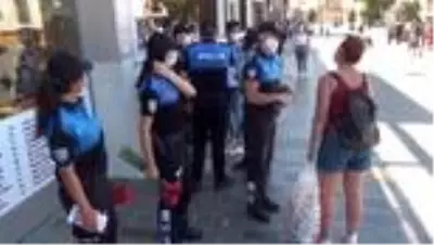 Polisler İstiklal Caddesi'nde KADES'i tanıttı Polisler İstiklal Caddesi'nde KADES'i tanıttı