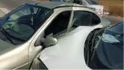 Samsun'da kavşakta iki otomobil çarpıştı: 5 yaralı Samsun'da kavşakta iki otomobil çarpıştı: 5 yaralı