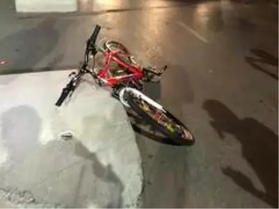 Sultangazi'de otomobil bisikletli çocuğa böyle çarptı: 2'si ağır 7 yaralı Sultangazi'de otomobil bisikletli çocuğa böyle çarptı: 2'si ağır 7 yaralı