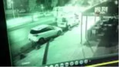 Sultangazi'de otomobil bisikletli çocuğa böyle çarptı: 2'si ağır 7 yaralı Sultangazi'de otomobil bisikletli çocuğa böyle çarptı: 2'si ağır 7 yaralı