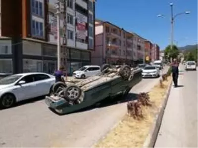 Mucize kurtuluş! Takla atan otomobilden burnu bile kanamadan çıktı Mucize kurtuluş! Takla atan otomobilden burnu bile kanamadan çıktı