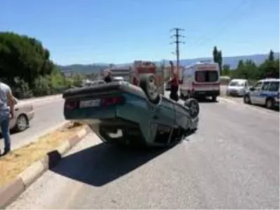Mucize kurtuluş! Takla atan otomobilden burnu bile kanamadan çıktı Mucize kurtuluş! Takla atan otomobilden burnu bile kanamadan çıktı