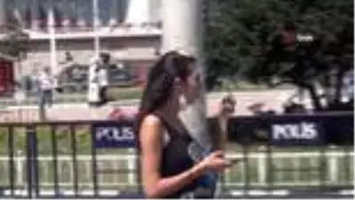 Taksim'de maske unutuldu Taksim'de maske unutuldu