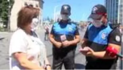 TAKSİM MEYDANI VE İSTİKLAL CADDESİ'NDE POLİSTEN KADINLARA 'KADES' BİLGİLENDİRMESİ TAKSİM MEYDANI VE İSTİKLAL CADDESİ'NDE POLİSTEN KADINLARA 'KADES' BİLGİLENDİRMESİ