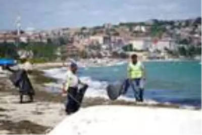 Tekirdağ'ın tatil beldesinde 500 ton çöp toplandı Tekirdağ'ın tatil beldesinde 500 ton çöp toplandı