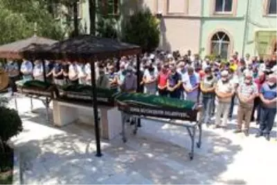 Son dakika haber | Tekne faciasında hayatını kaybeden anne ve 2 çocuğuna en acı veda Son dakika haber | Tekne faciasında hayatını kaybeden anne ve 2 çocuğuna en acı veda