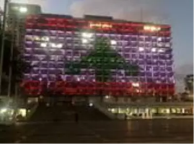 Tel Aviv Belediye binası Lübnan bayrağıyla aydınlatıldı Tel Aviv Belediye binası Lübnan bayrağıyla aydınlatıldı