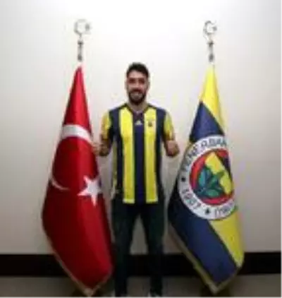 Maaşında indirime giden Tolga Ciğerci, önümüzdeki sezon da Fenerbahçe forması giyecek Maaşında indirime giden Tolga Ciğerci, önümüzdeki sezon da Fenerbahçe forması giyecek