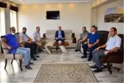 Vali Hüseyin Öner, Ticaret ve Sanayi Odası ile Arıcılar Birliği'ne iade-i ziyarette bulundu Vali Hüseyin Öner, Ticaret ve Sanayi Odası ile Arıcılar Birliği'ne iade-i ziyarette bulundu
