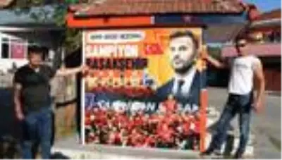 Zonguldak'ta fanatik çeşme şampiyon Medipol Başakşehir'in renklerine boyandı Zonguldak'ta fanatik çeşme şampiyon Medipol Başakşehir'in renklerine boyandı