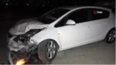 Adana'da otomobil ve minibüs çarpıştı: 3 yaralı Adana'da otomobil ve minibüs çarpıştı: 3 yaralı