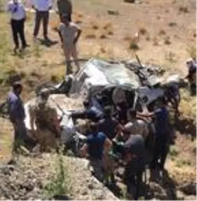 Son dakika haber... Ağrı'da otomobil, şarampole uçtu: 2'si çocuk 3 ölü, 2 yaralı Son dakika haber... Ağrı'da otomobil, şarampole uçtu: 2'si çocuk 3 ölü, 2 yaralı