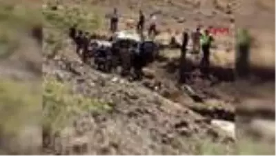 Ağrı'da otomobil, şarampole uçtu: 2'si çocuk 3 ölü, 2 yaralı Ağrı'da otomobil, şarampole uçtu: 2'si çocuk 3 ölü, 2 yaralı