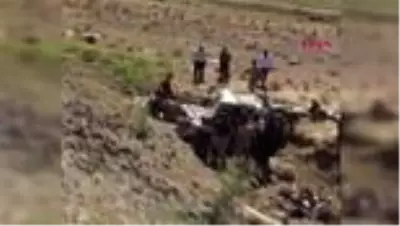 Ağrı'da otomobil, şarampole uçtu: 2'si çocuk 3 ölü, 2 yaralı Ağrı'da otomobil, şarampole uçtu: 2'si çocuk 3 ölü, 2 yaralı