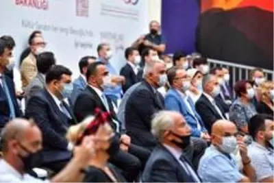 Bakan Ersoy: 'Misafirlerimizi güvenli bir ortamda sanatla buluşturmayı hedefliyoruz' Bakan Ersoy: 'Misafirlerimizi güvenli bir ortamda sanatla buluşturmayı hedefliyoruz'