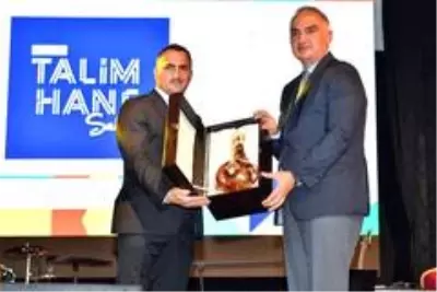Bakan Ersoy: 'Misafirlerimizi güvenli bir ortamda sanatla buluşturmayı hedefliyoruz' Bakan Ersoy: 'Misafirlerimizi güvenli bir ortamda sanatla buluşturmayı hedefliyoruz'