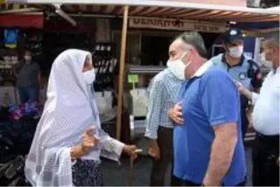 Başka Öndeş, semt pazarında vatandaşlara korona virüs uyarısında bulundu Başka Öndeş, semt pazarında vatandaşlara korona virüs uyarısında bulundu