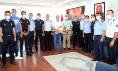 Başkan Bilgin'den zabıta personeline baklavalı kutlama Başkan Bilgin'den zabıta personeline baklavalı kutlama