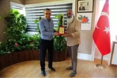 Başkan Topaloğlu, Hintli heykeltraşı ağırladı Başkan Topaloğlu, Hintli heykeltraşı ağırladı