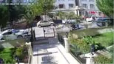 BEYLİKDÜZÜ'NDE AYAKKABI HIRSIZLARI KAMERADA BEYLİKDÜZÜ'NDE AYAKKABI HIRSIZLARI KAMERADA
